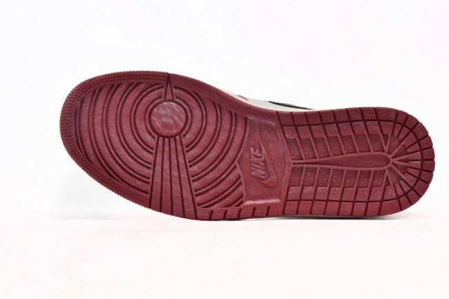 Kicked Out Shoe Store and Found 1 Retro Jordan DZ5485-612 Lost High OG Chicago 0811